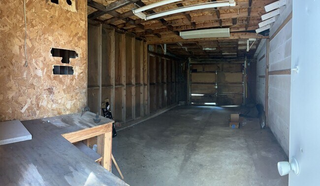 Building Photo - Charming 3-bedroom, 1.5-bathroom home available for rent in Clearwater, KS!