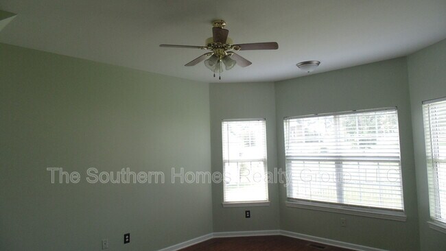 Building Photo - 264 Fyke Dr