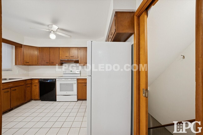 Building Photo - 3860 Sheffield Ct