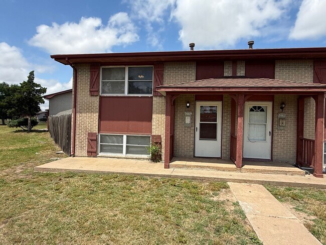 Building Photo - 2424 W Savannah St