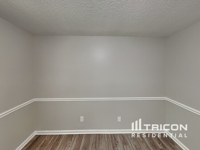 Building Photo - 8800 Willow Crest Dr