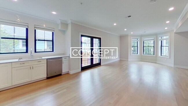 Building Photo - 285 Lamartine St