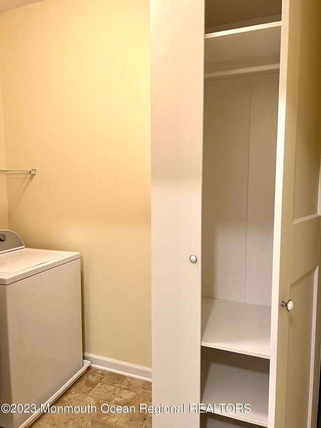 Building Photo - 5 Stock Ct