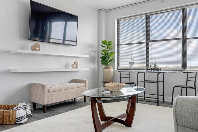 Building Photo - 311 W Ashley St