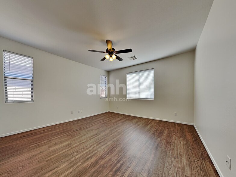 Building Photo - 12751 W Glenrosa Dr