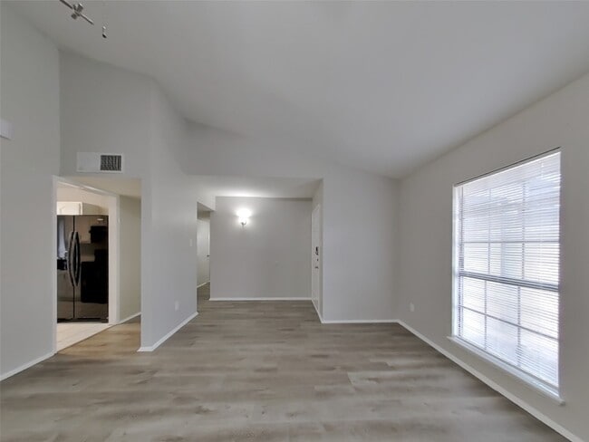 Building Photo - 2806 Quail Run Dr