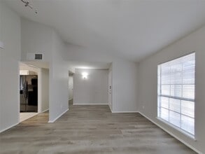 Building Photo - 2806 Quail Run Dr