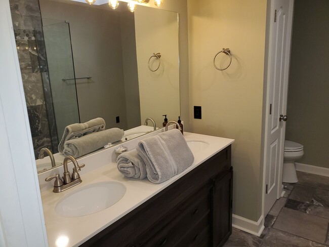 Building Photo - 3 bd, 2.5 ba Village South condo, great so...
