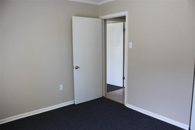 Building Photo - 7739 Greendowns St
