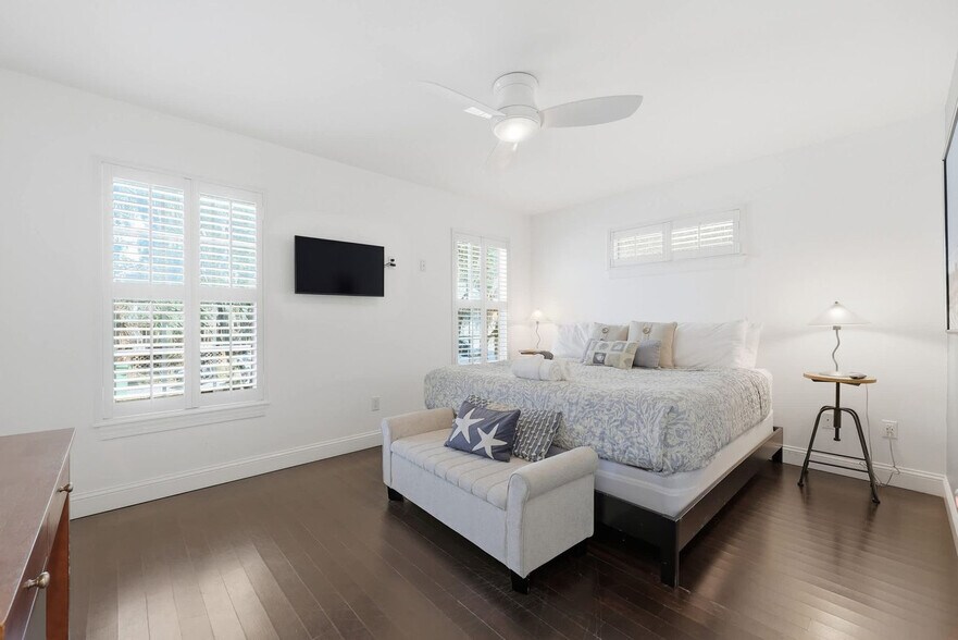 Building Photo - 36 Weeden St