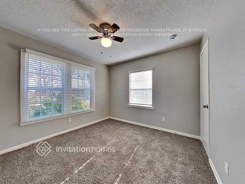 Building Photo - 4824 Lyndon Dr