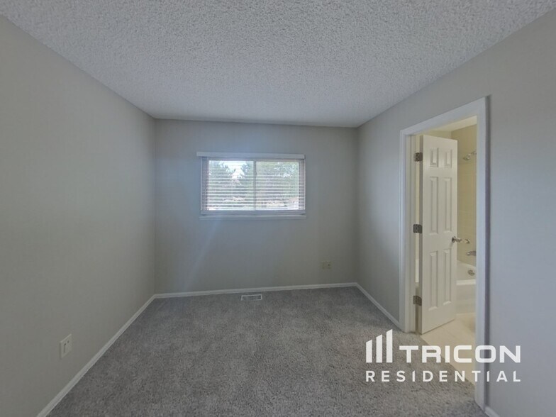 Building Photo - 5565 Mosca Pass Ct