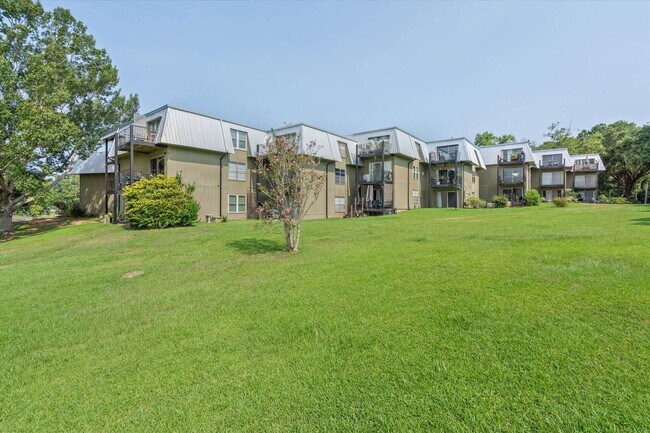 Building Photo - 119 Riverbend Dr