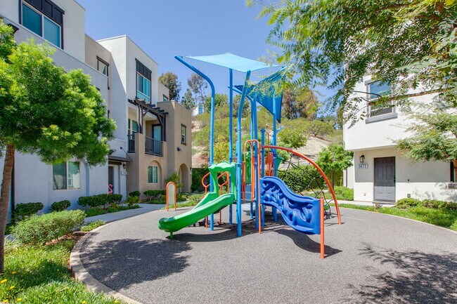 Building Photo - 2460 Solara Ln