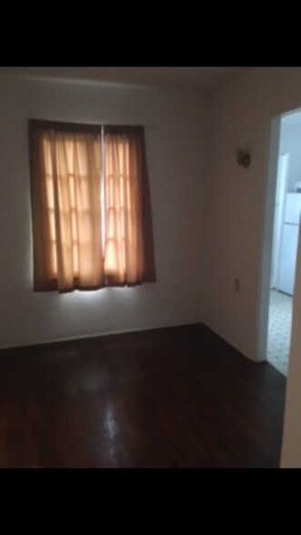 Building Photo - 10343 Dunkirk Ave