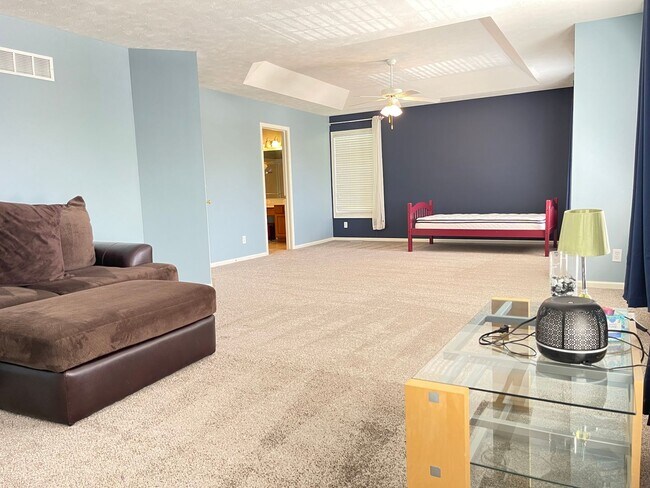 Building Photo - Beautiful 4 bed 2.5 bath 3000+sq ft