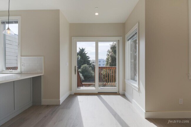 Building Photo - 127 Ashbury St