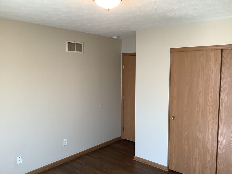 Building Photo - 940 Fox Croft Pl