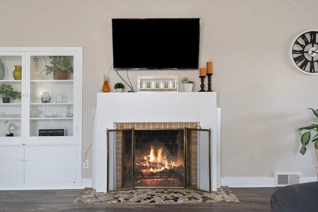 Building Photo - 603 W 18th St