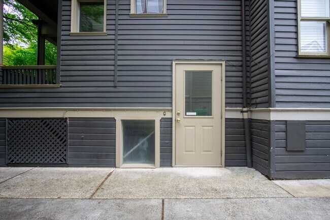 Building Photo - Amazing Find! Spacious Daylight Basement Studio with Loads of Character!