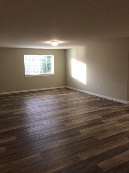 Building Photo - 5819 NE 162nd Ave