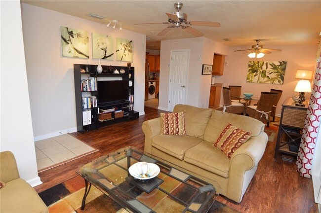 Building Photo - 3889 Pompano Dr SE