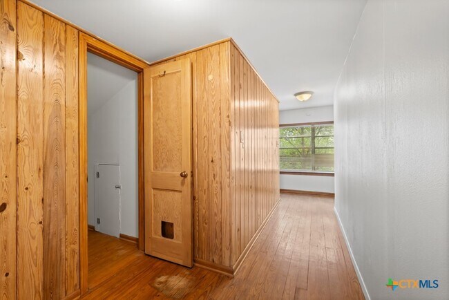 Building Photo - 1511 Ranch Rd 12