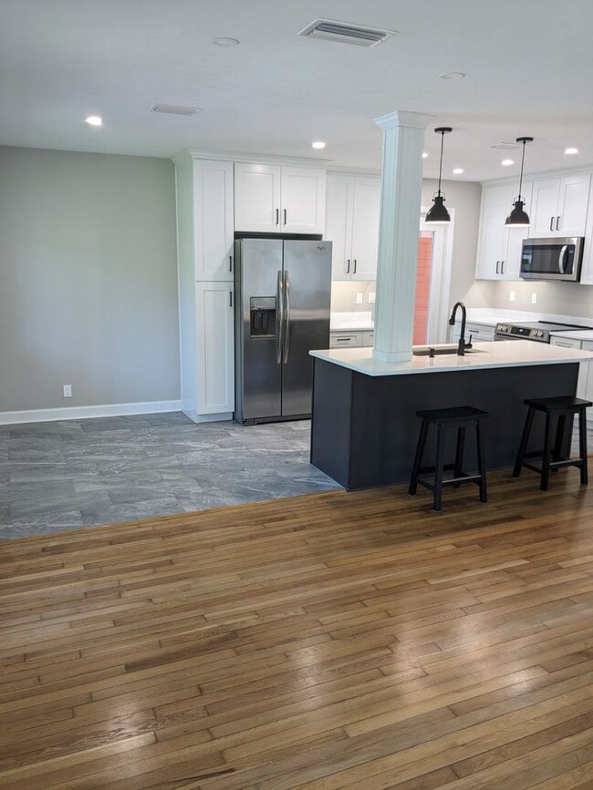 Building Photo - Beachside 3 bedroom, 2 bathroom in Daytona Beach