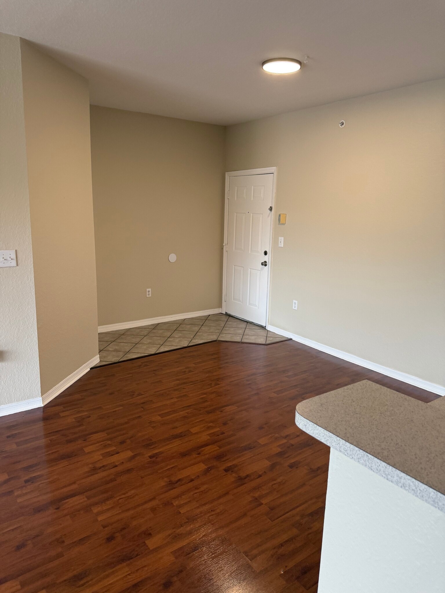 Building Photo - 5475 Vineland Rd