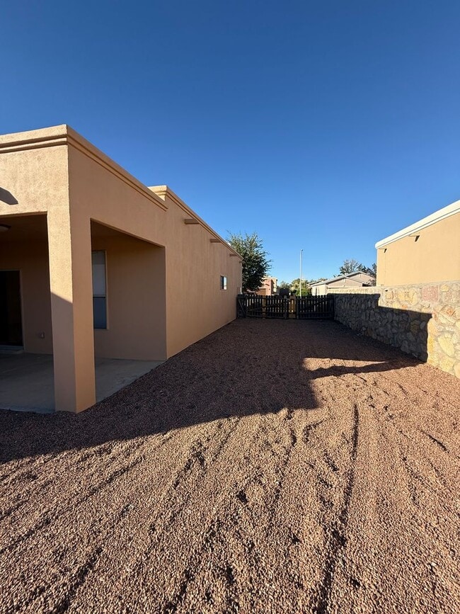 Building Photo - 4804 Camino Dos Vidas