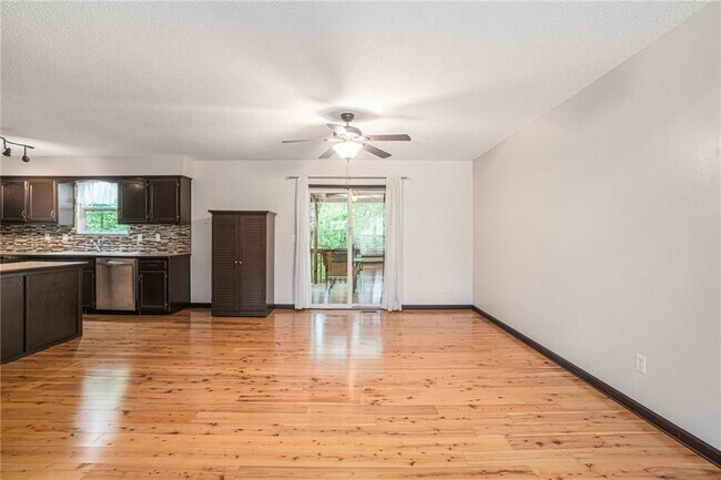 Building Photo - 1853 Chickadee Dr