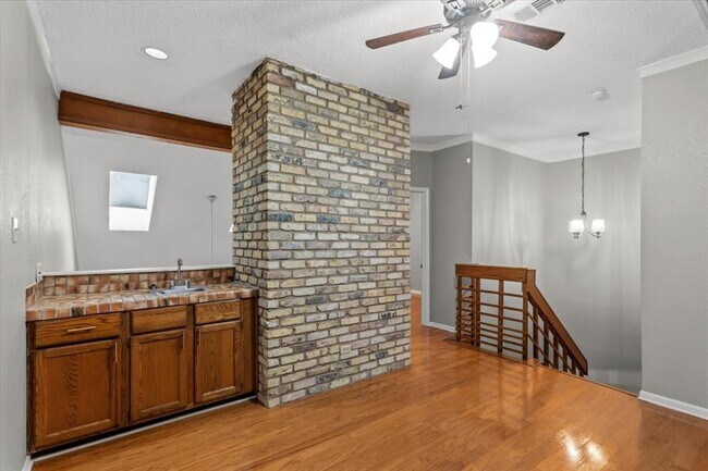 Building Photo - 10819 Crown Colony Dr