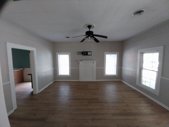 Building Photo - 5456 Figure 8 Rd