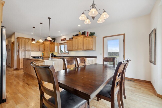 Building Photo - 5-bedroom, 3-bathroom furnished home in Ka...