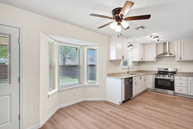 Building Photo - 772 Hampshire Dr