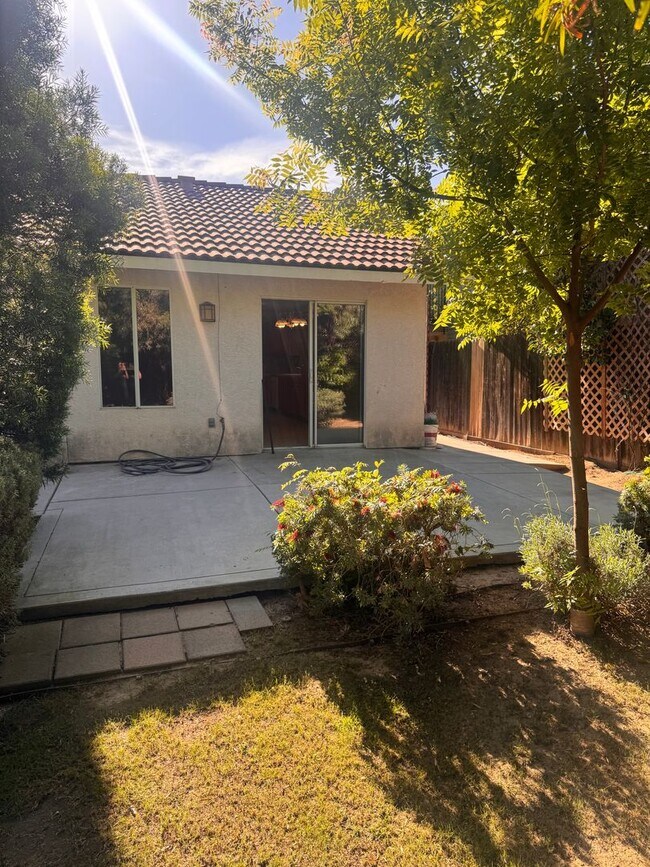 Building Photo - Charming 3 Bed/ 2 Bath Home. AVAILABLE NOW!!!!