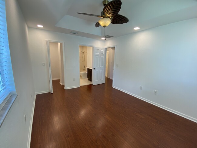 Master bedroom, beautiful feature corking with walk in closet and private bathroom - 2451 SE 14th Ave