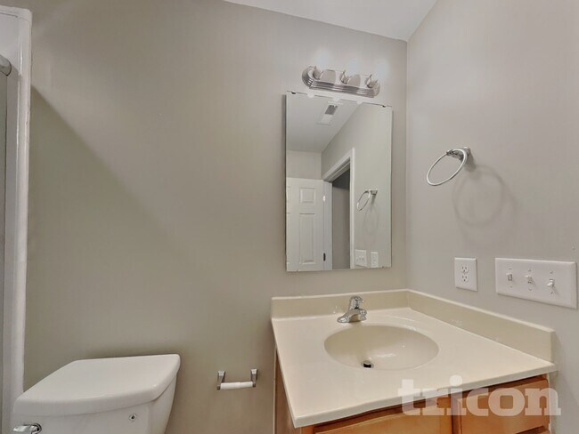 Building Photo - 304 Kendall Dr