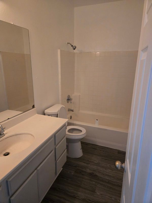 Building Photo - 421 Steiner Dr