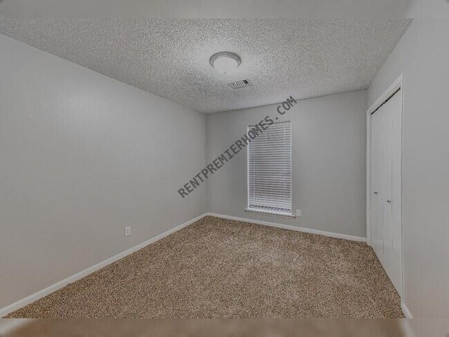 Building Photo - 200 Timberline Dr