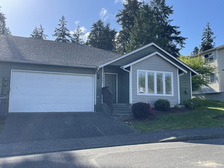 Primary Photo - 1482 Estate Pl