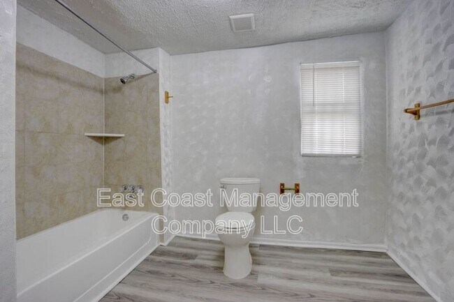 Building Photo - 1822 McHenry St
