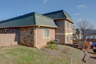 Building Photo - Great Value in convenient location!