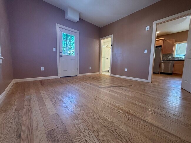 Building Photo - 574 Warren Ave