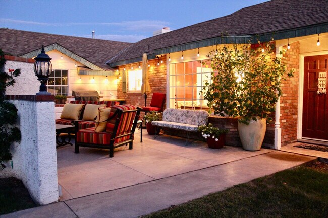 Building Photo - 2041 E Gary Cir