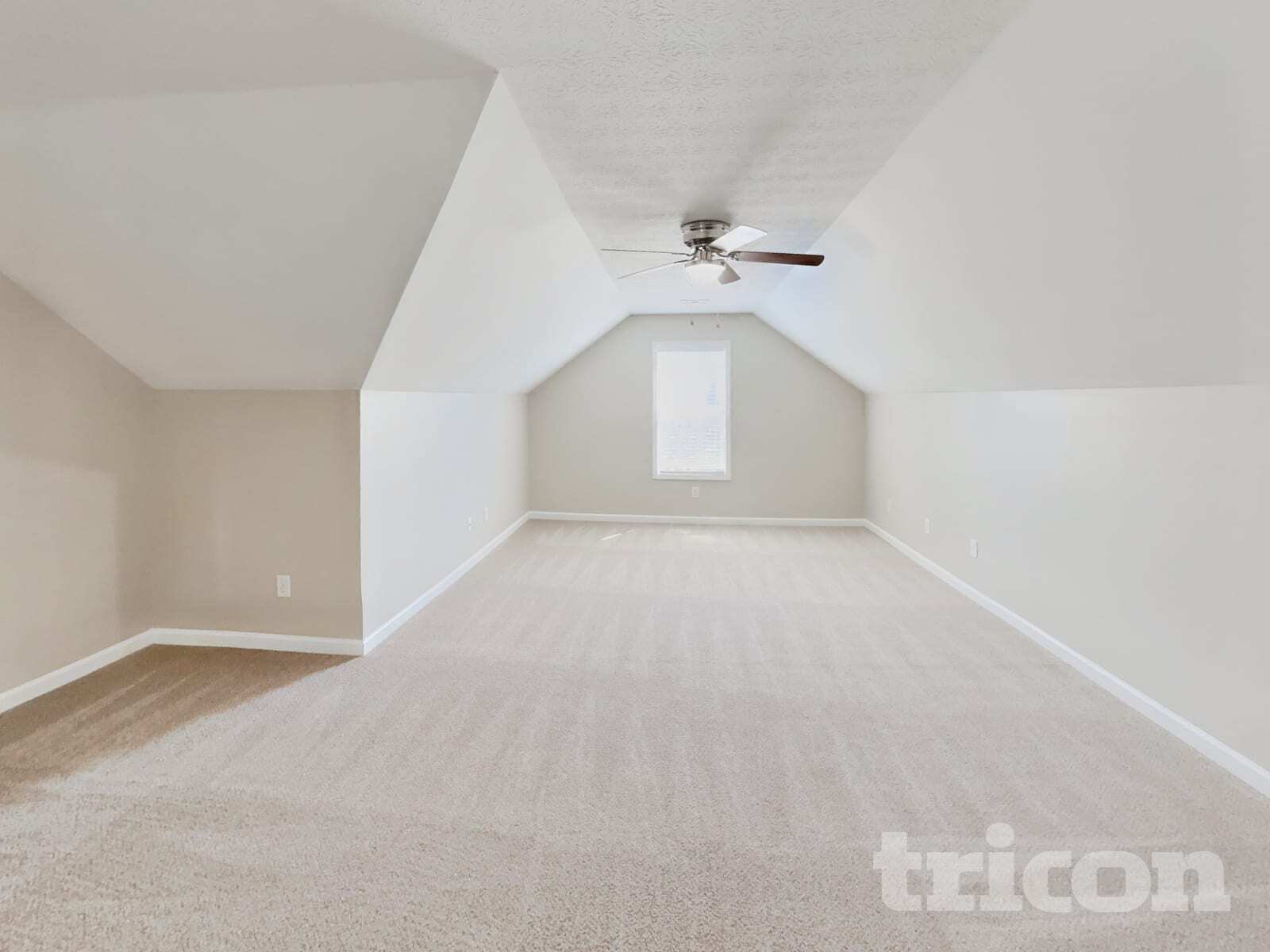 Building Photo - 1090 Pinehurst Dr