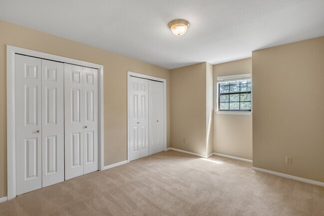 Building Photo - 9006 Balcones Club Dr