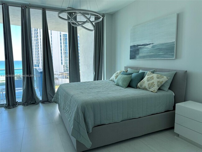 Building Photo - 17550 Collins Ave