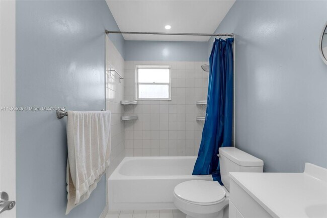 Building Photo - 12820 SW 43rd Dr