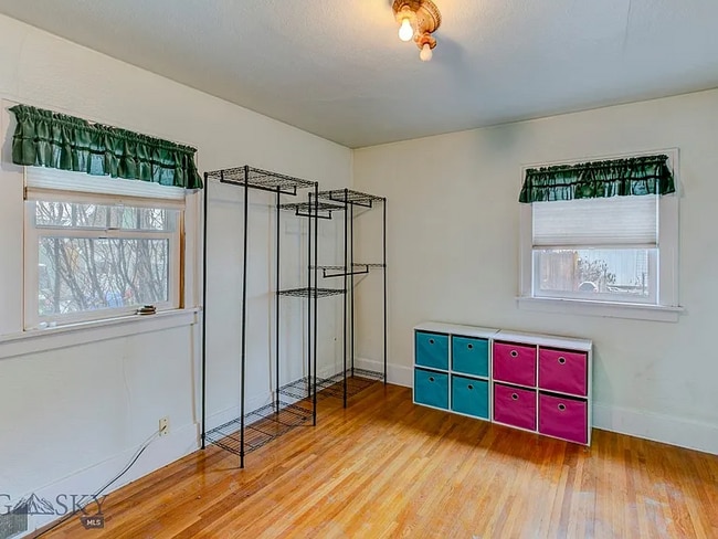 Building Photo - 810 W Lewis St